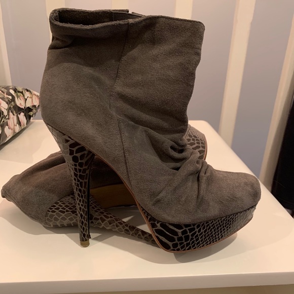 Bakers Shoes - Hot leather and suede heels 👠